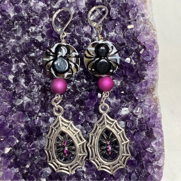 Spider With Spider Web Earrings - Picture 3 of 5